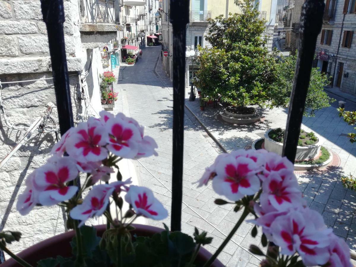 B&B Piazza Di L'Ara Tempio Pausania Zewnętrze zdjęcie