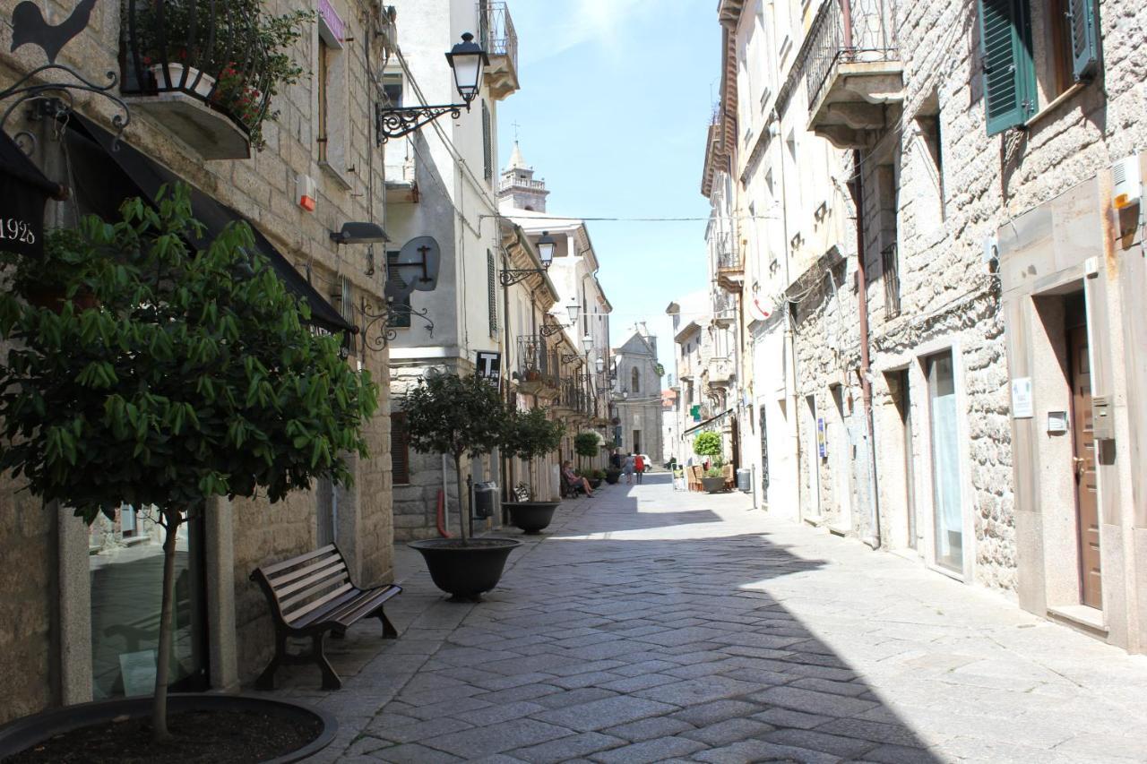 B&B Piazza Di L'Ara Tempio Pausania Zewnętrze zdjęcie